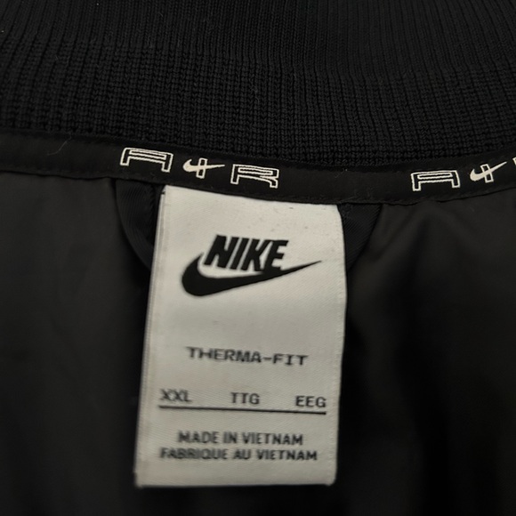 Almost new 2022 Nike oversized long coat; perfect condition, nonsmoking - Picture 6 of 8